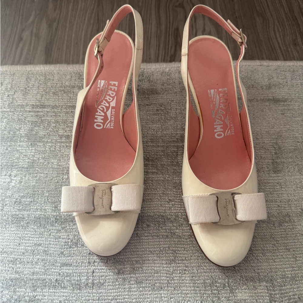 VINTAGE Ferragamo Women's Cream Slingback Kitten Heel